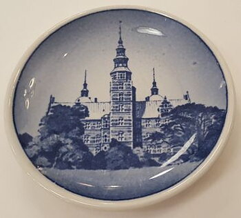Royal Copenhagen small ornamental dish Rosenborg