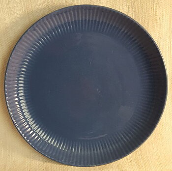Blue cake plate