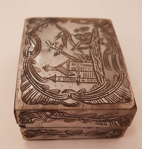 Snusdosa 1700-tal, pärlemor och silver, defekt - 3