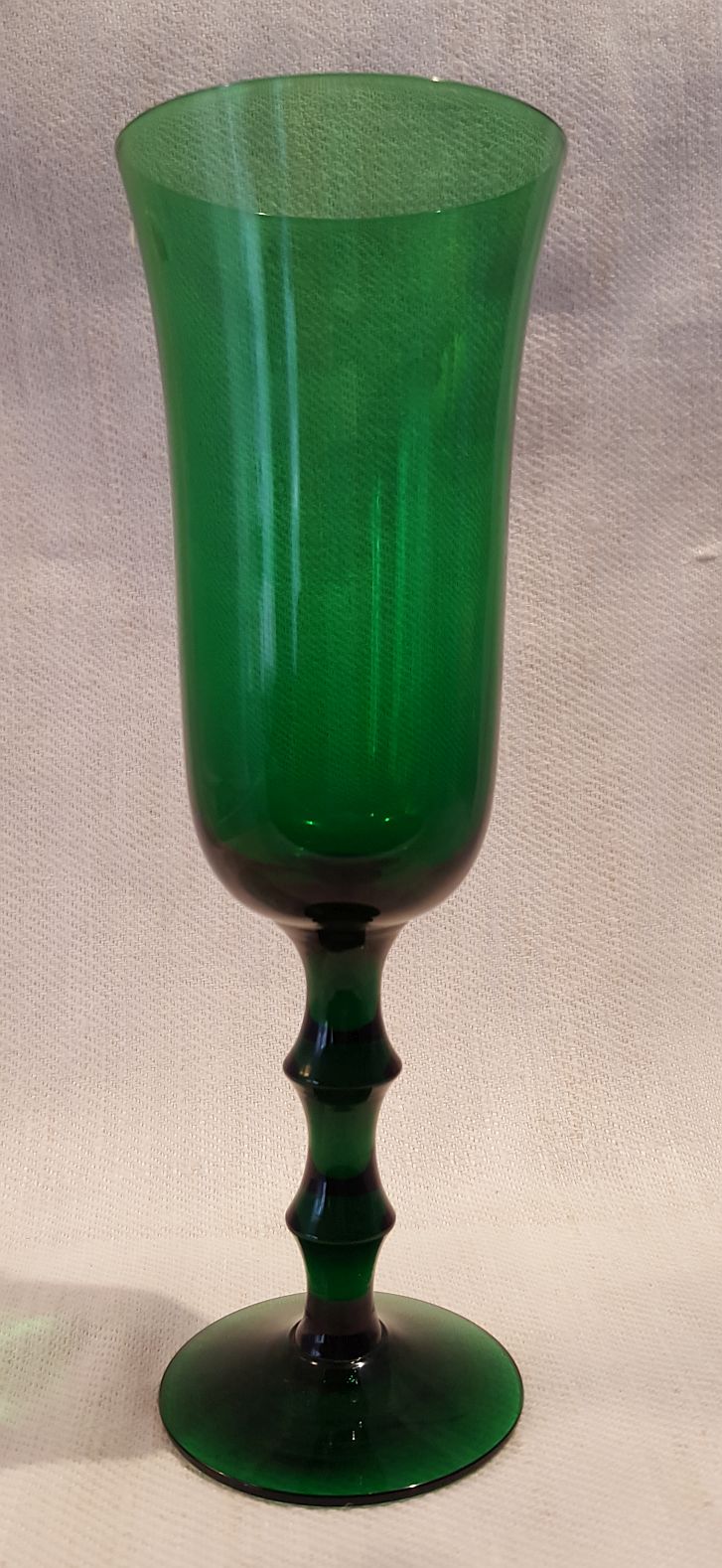 Salut champagne glass green