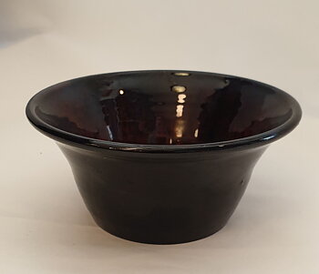 Lilian Fernqvist bowl red black