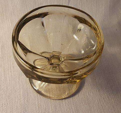 Eda coupe glass: brownish-yellow uranium-containing glass - 3