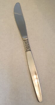 Rutigt band upptill kniv 