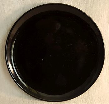 Black cake plate