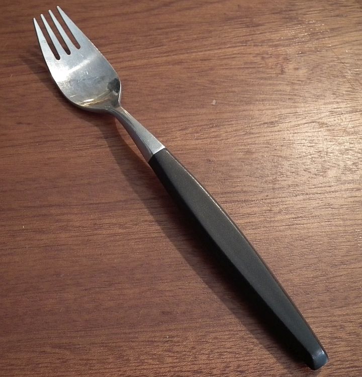 Shaped shaft sandwich fork