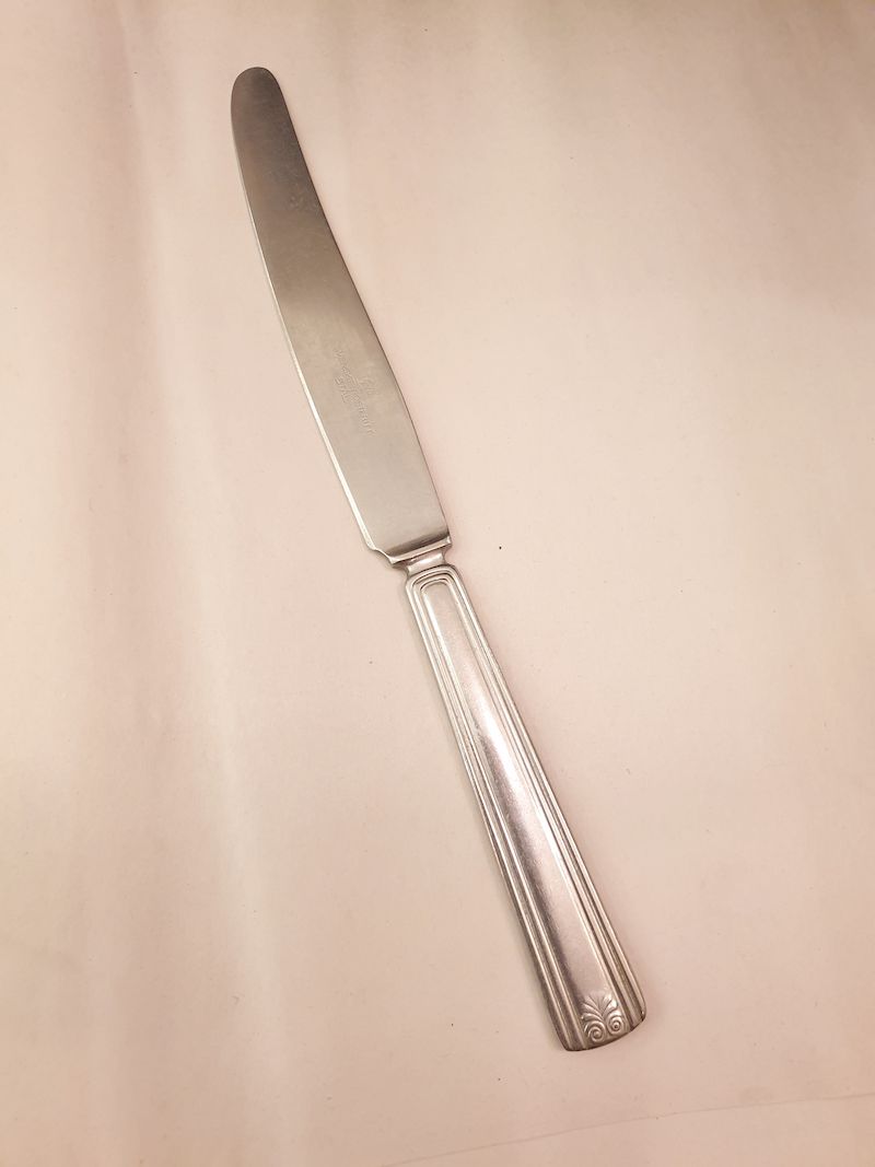 Knight model knife