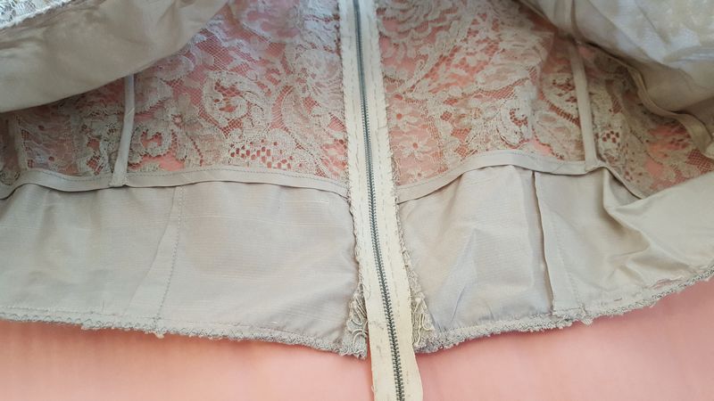 Marthaskolan hand-sewn, silk-edged lace top for dress - 4