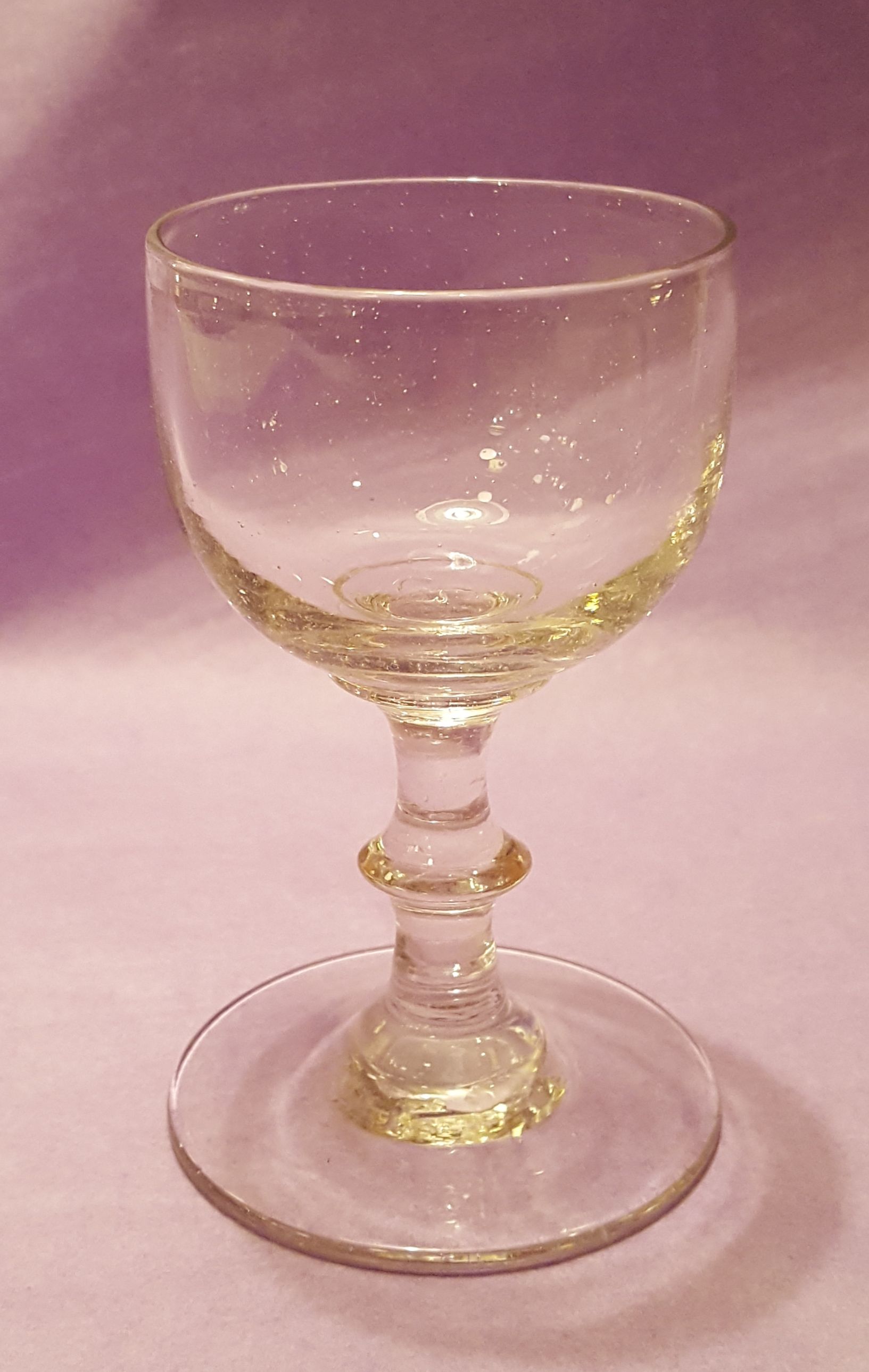 Sherry glass blown with round cup