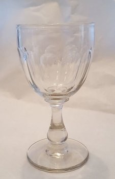 Dessert wine glass facette cut