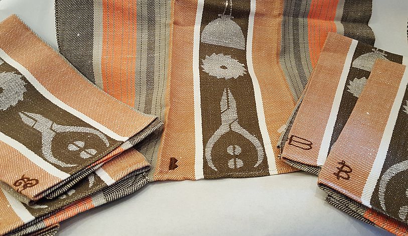 Guest towel with tools monogram B