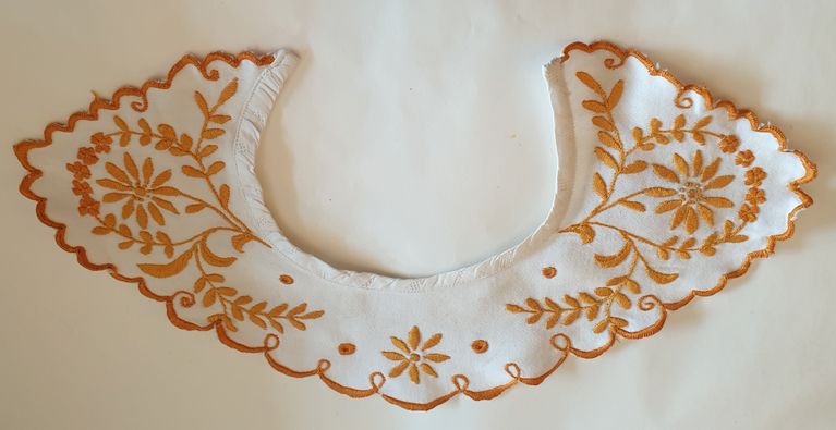 Krage broderad 1910-20-tal