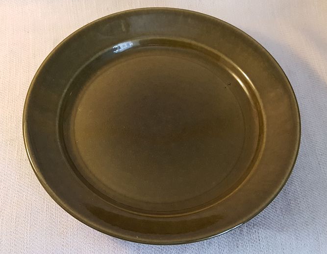 Olivgrön förrättstallrik