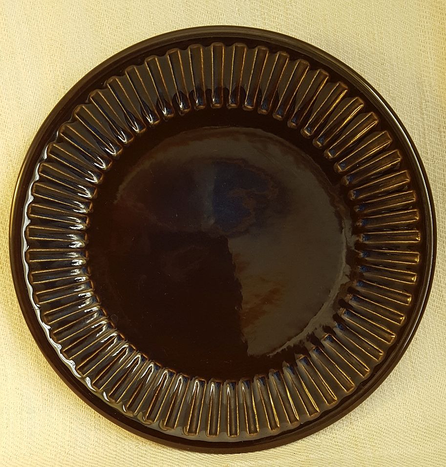 Kosmos cake plate brown