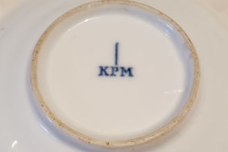 Königliche Porzellanmanufaktur tefat vit och guld  1800-tal - 2