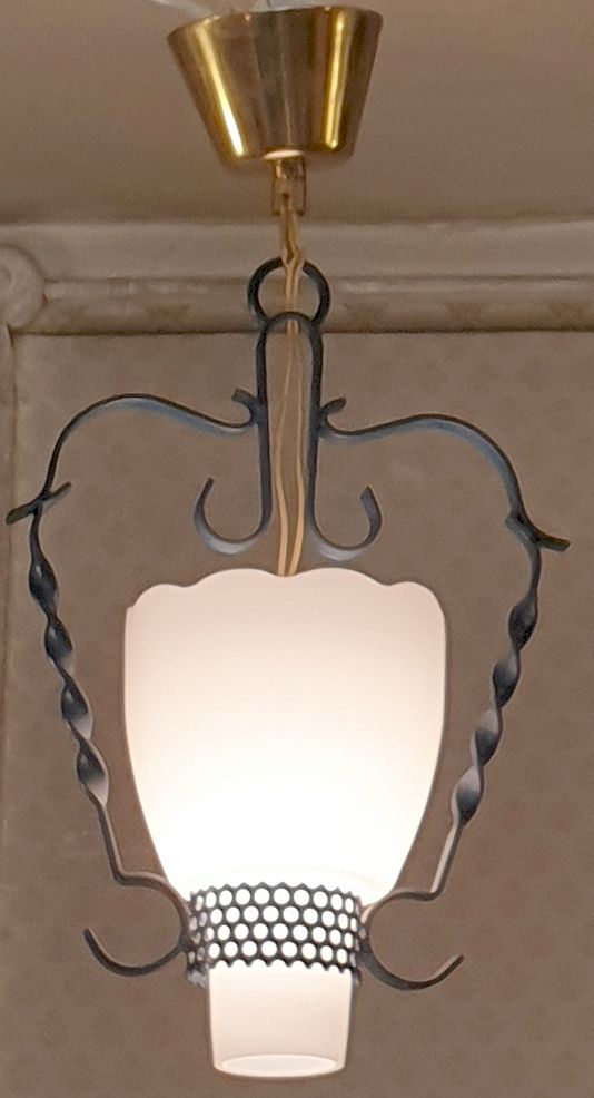 Taklampa 1950-tal blåmålat  järnsmide vitt glas