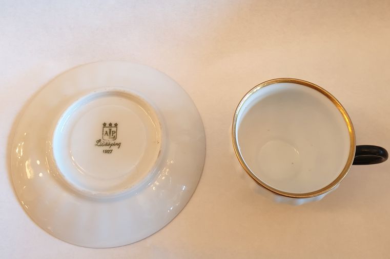 Kaffekopp med fat vit, svart, guld - 2