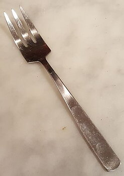 Facette serving fork