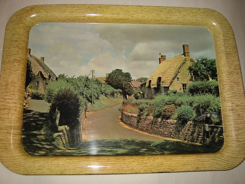 Plåtbricka, engelskt bymotiv