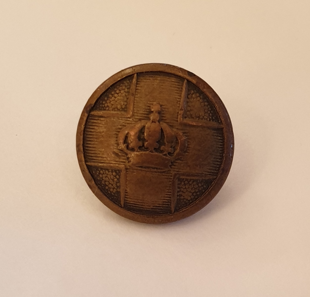 Uniformsknapp krona på kors