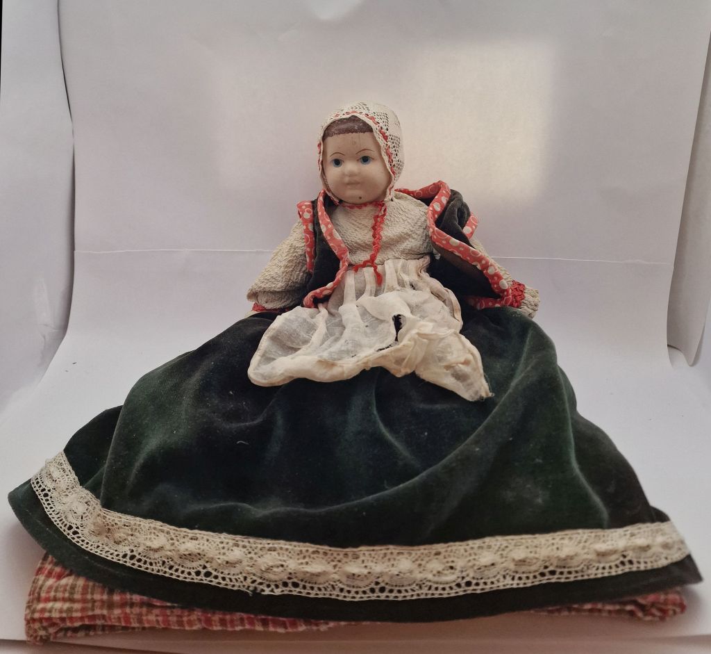 Tea cozy with doll