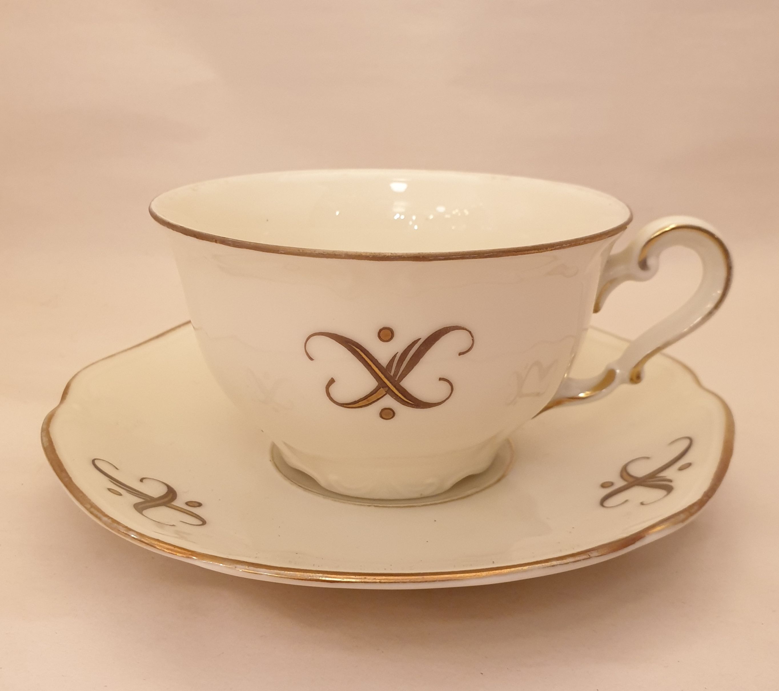 Sibyll tea cup with saucer 