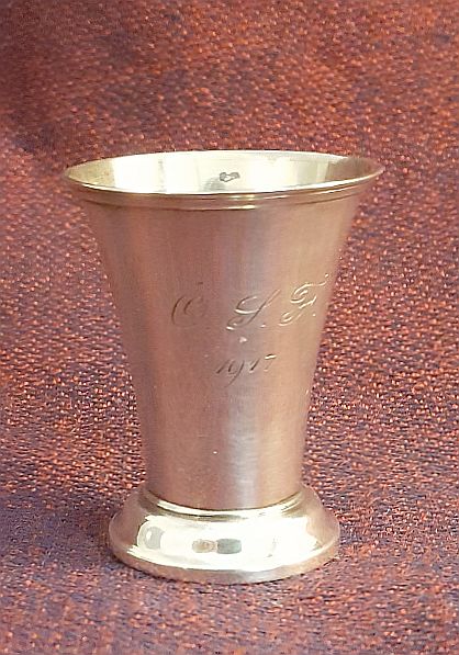 Silverbägare med monogram