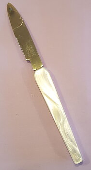 Fruktkniv med kantigt pärlemorskaft