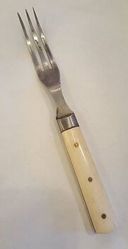 Kolstålsgaffel, benskaft med mässingsnitar
