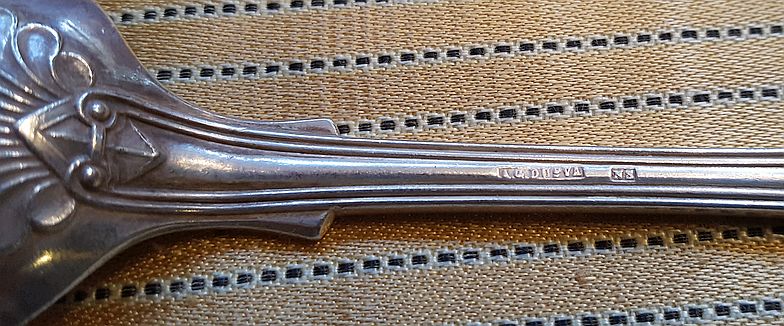 Virgin escutcheon spoon electroplate - 3