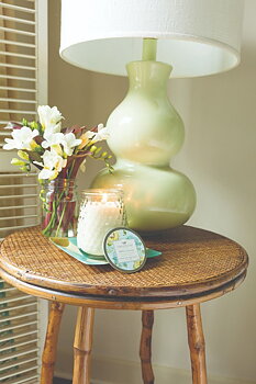 Greenleaf Bella Freesia - Soft Floral Doftljus