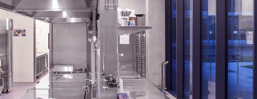 Rostfria bänkar Med eller utan hyllor med eller utan underskåp