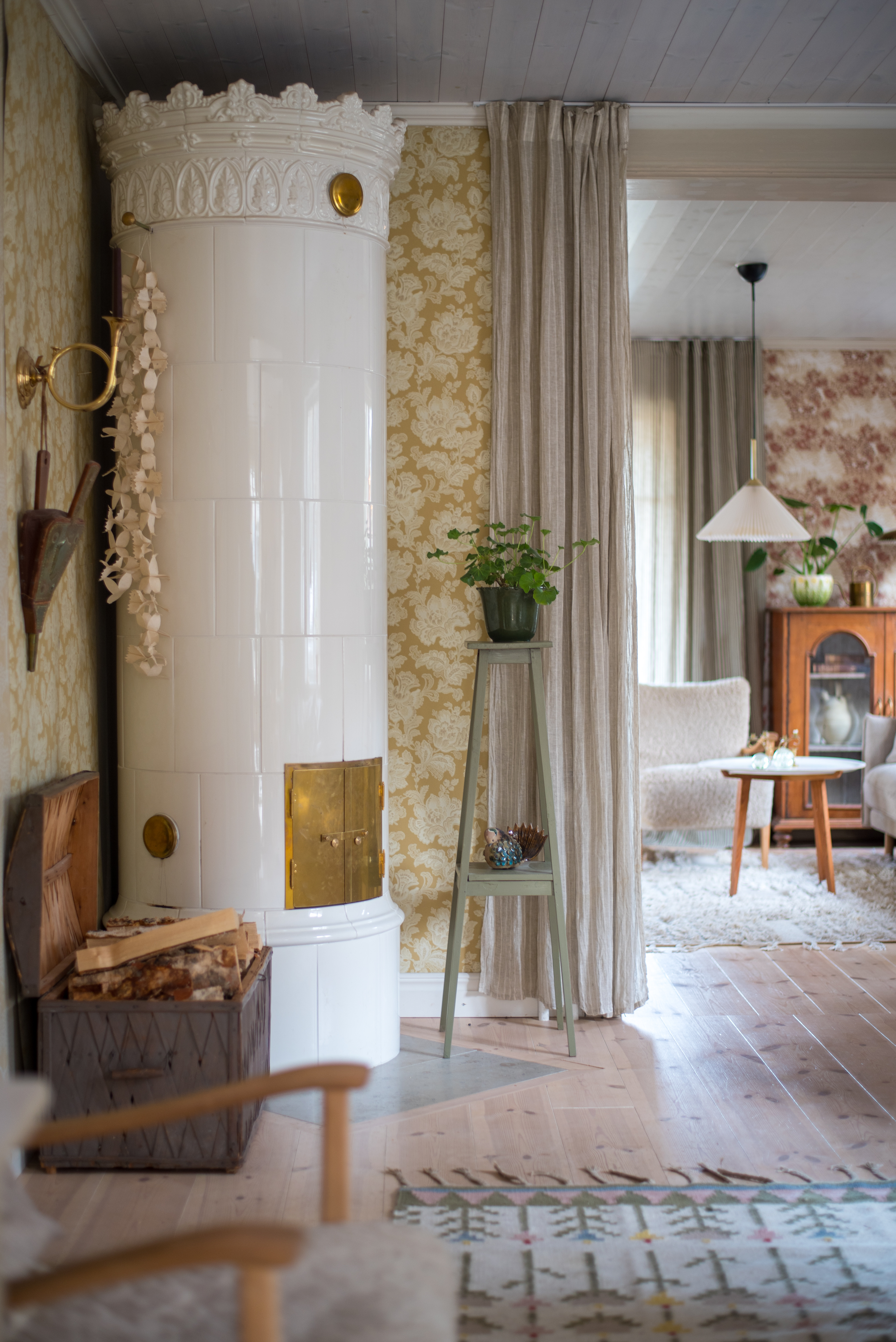 DECOR MAISON Decor Maison Modern Classics GULDKORN MED ANOR FRÅN TRE SEKEL. Tillverkade av ULricehamns tapetfabrik enligt gammal limtrycksteknik. Se alla