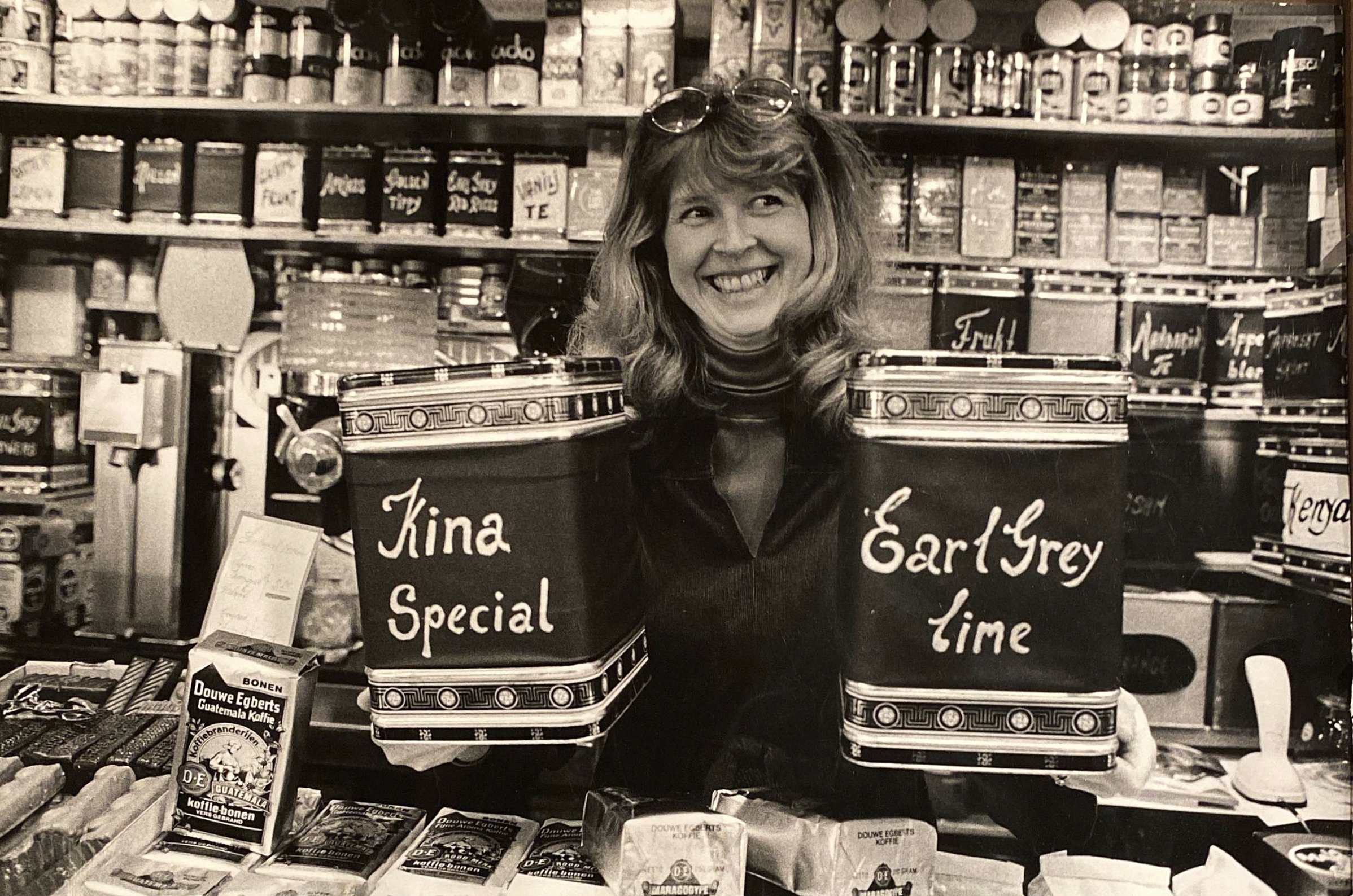 Siv Jarnebäck i butiken 1977  Kina Special och Earl Grey Lime är fortfarande två storsäljare!