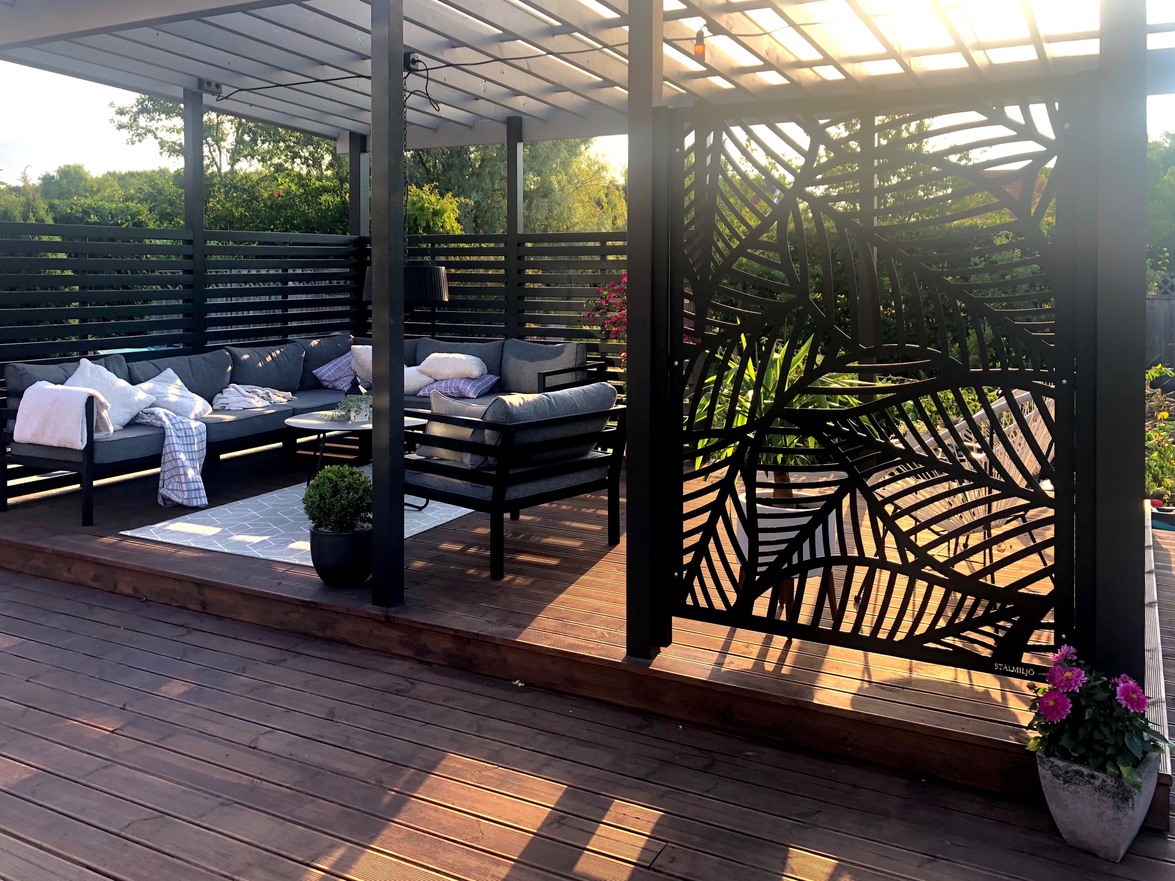 Pergola med skärmvägg Björholmen