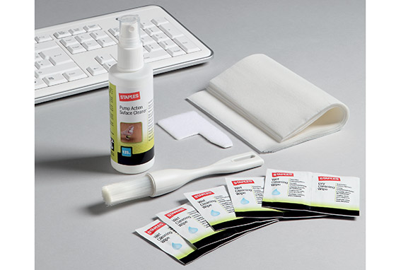 STAPLES TIETOKONEEN PUHDISTUSPAKKAUS - 2