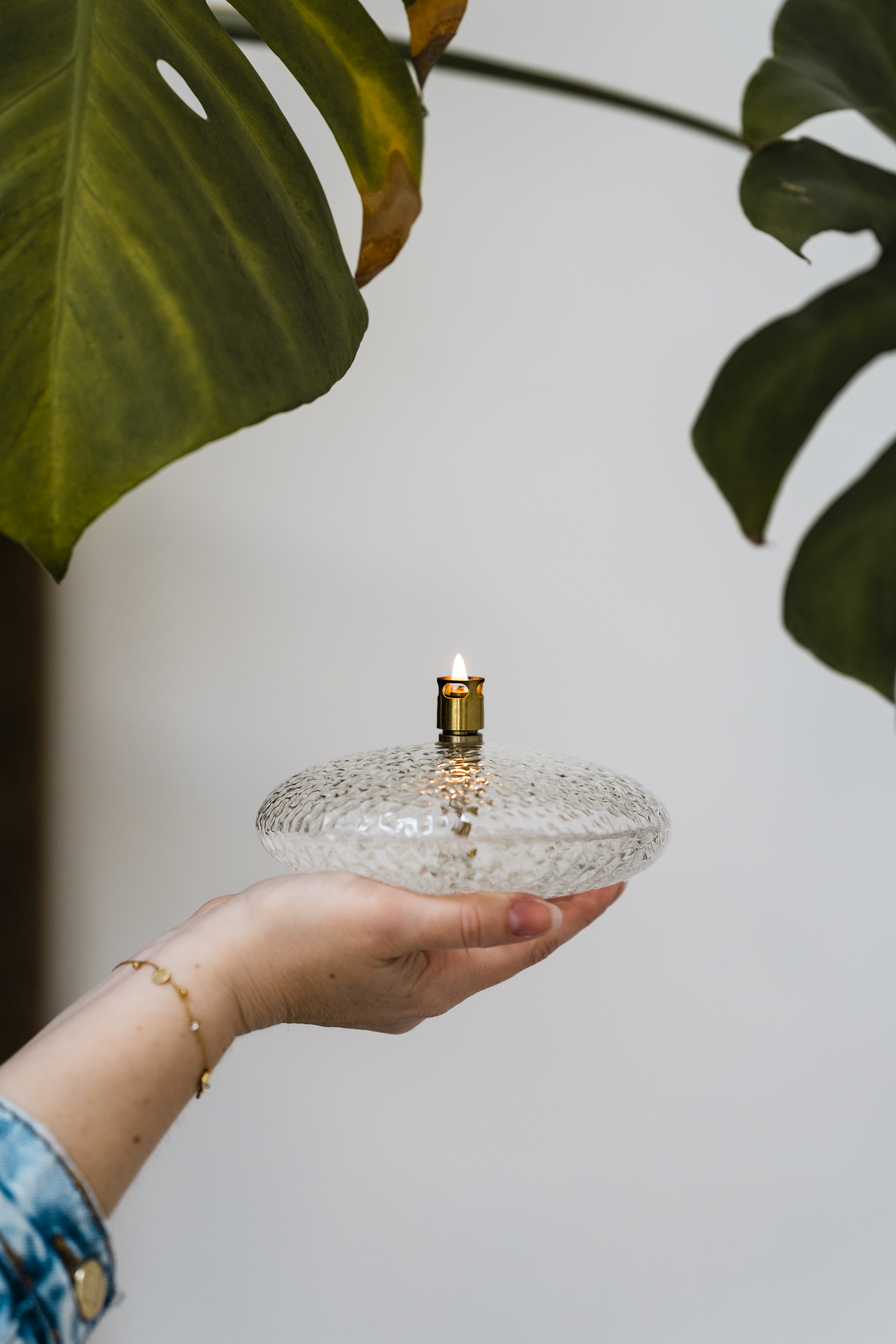 Oil Lamp Disc Hammered Brass S - 4