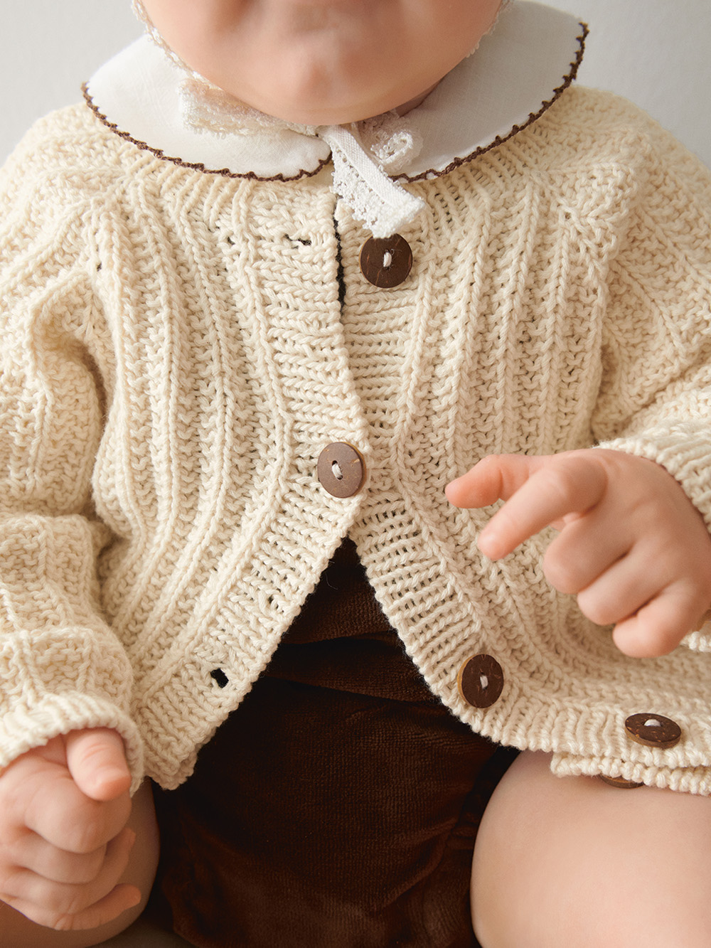 Sandnes Ellis Cardigan Baby 2505_06 (25 m mönster st 3) - 2
