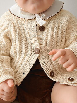 Sandnes Ellis Cardigan Baby 2505_06 (25 m mönster st 3)