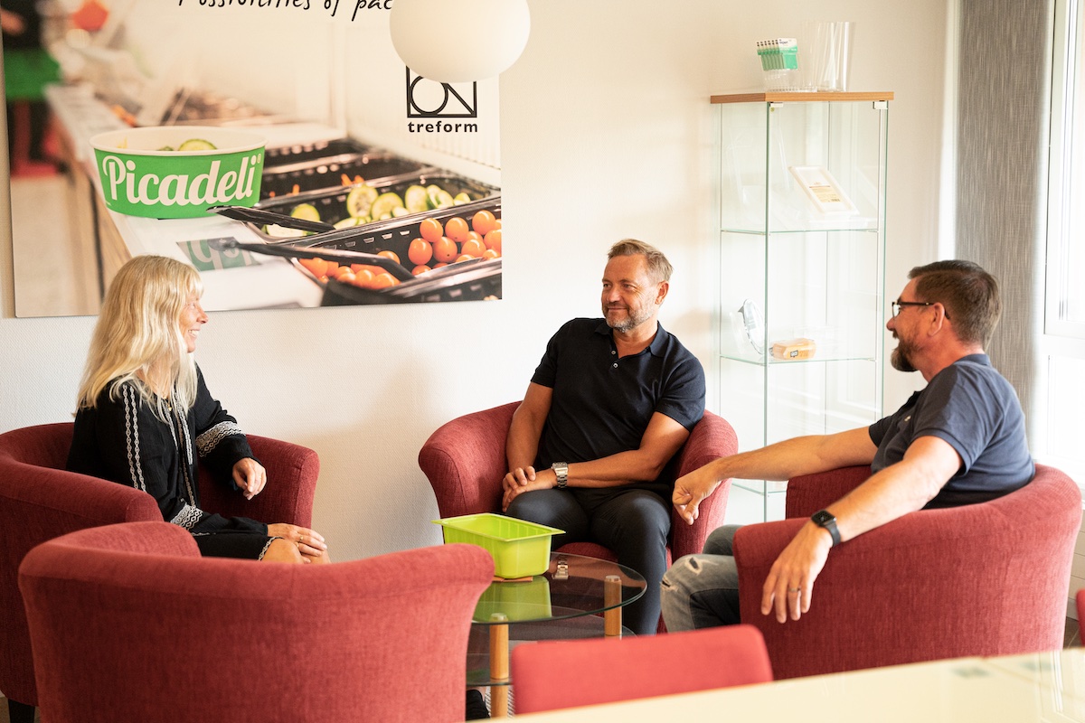 Vår affärsidé Vi har en bred kompetens när det gäller att ta fram miljövänliga plastförpackningar till livsmedel. Vår affärsidé är att utveckla och tillverka hållbara förpackningsmaterial, optimerade efter kundens behov.