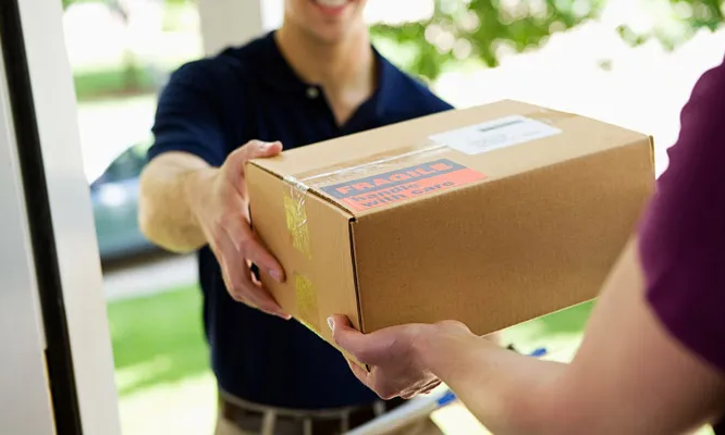 Whiskybud.se Som ett blombud – fast med whisky. Vi levererar direkt till dörren med en personlig hälsning från dig. Beställ whisky