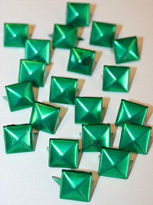 PUNKNITAR - gröna 12 mm