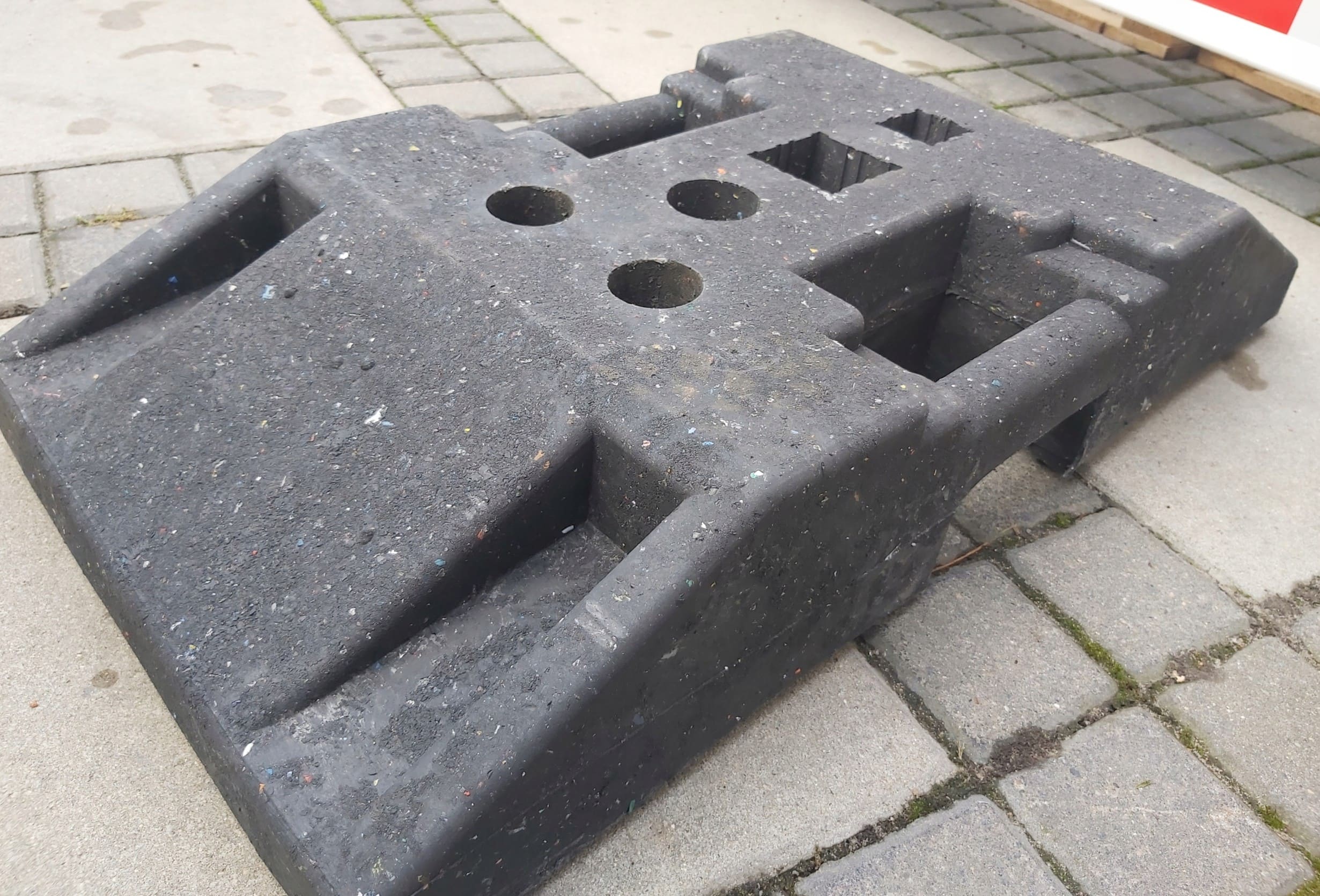 Gummibas för Skyltar och Avstängningsmaterial 28kg Universell Hålbild - 3