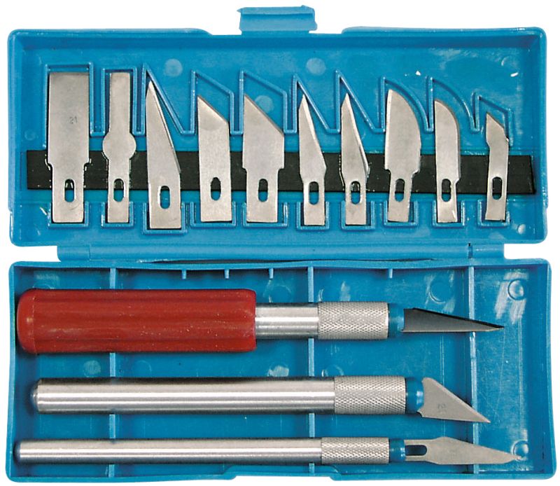 Övriga 3 Modellknivar 16st Brytbladsknivar - 3 HANDLES 8 AND 1 mm AND 11 mm WITH red PLASTIC HANDLE, 13 DIFFERENT BLADES