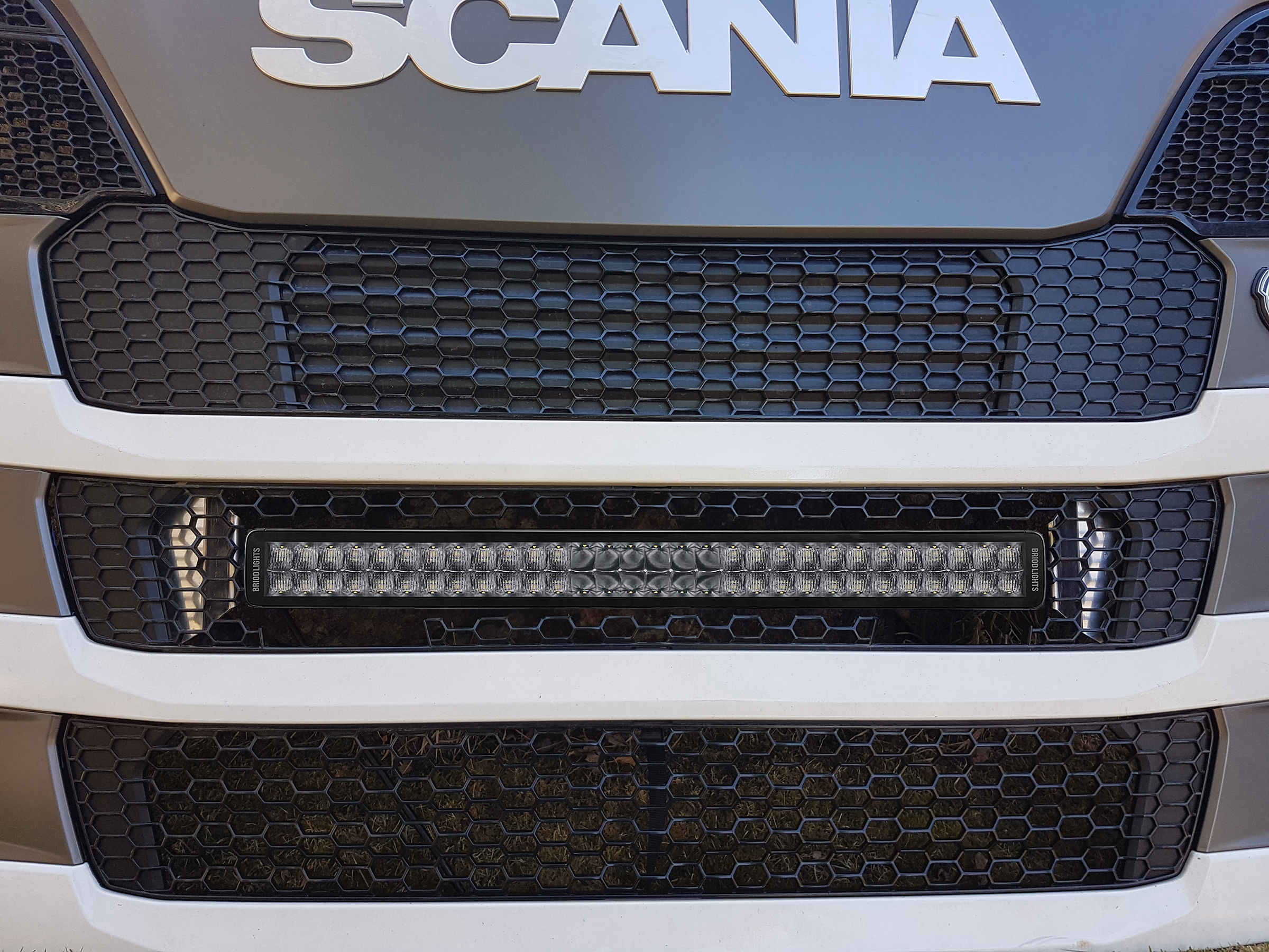 PT LED extraljusramp rak 815 mm inkl. monteringskit Scania R