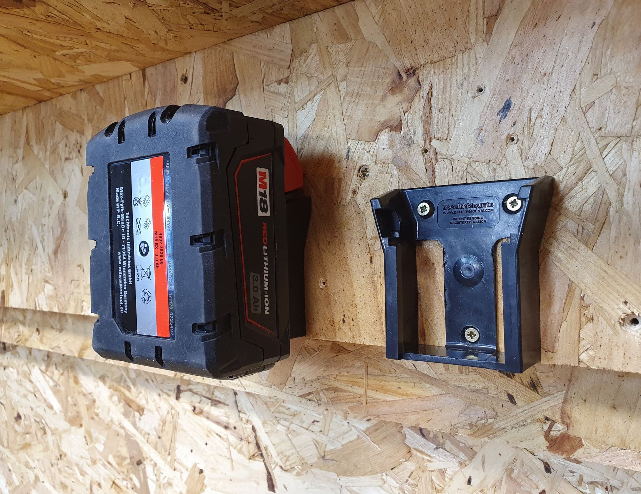 Stealth Mounts Batterifästen 6-pack för Milwaukee M18 ABS Väggmontage Röd, StealthMounts - 12