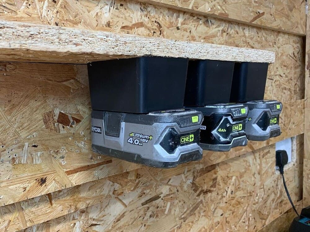 Stealth Mounts Batterifästen 4-pack för Ryobi 18V ONE+ ABS Väggmontage Svart, StealthMounts - 4