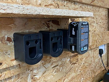 Stealth Mounts Batterifästen 4-pack för Ryobi 18V ONE+ ABS Väggmontage Svart, StealthMounts