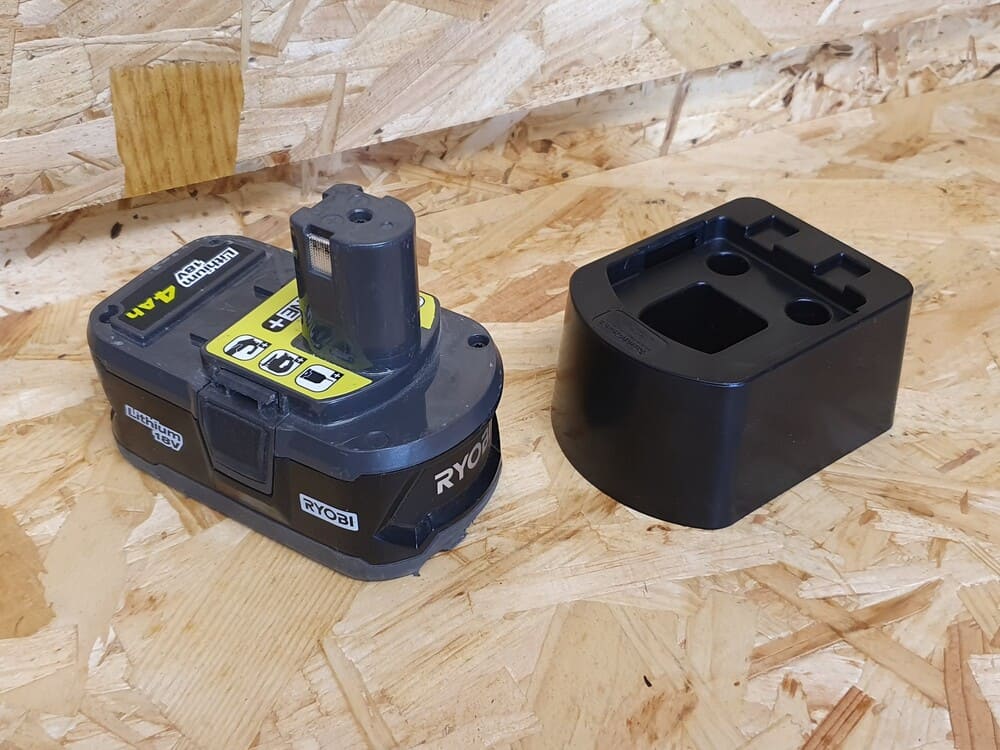 Stealth Mounts Batterifästen 4-pack för Ryobi 18V ONE+ ABS Väggmontage Svart, StealthMounts - 3