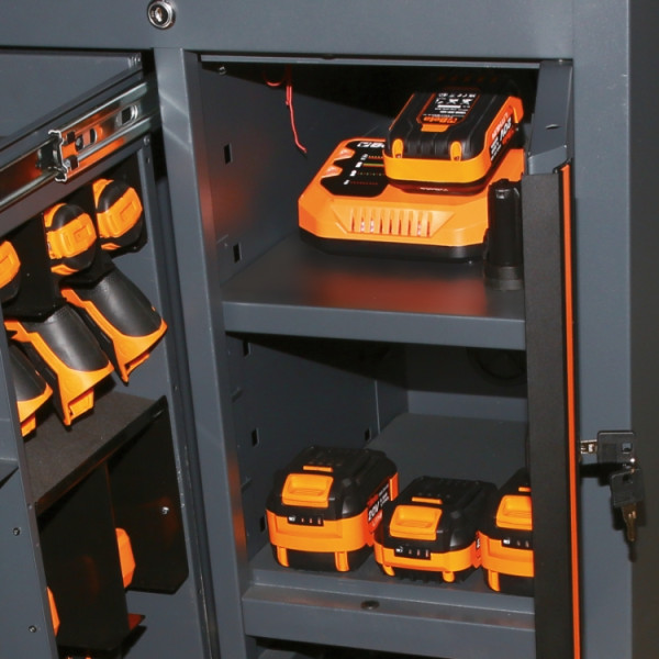Verktygsskåp med laddmodul, utdragbart sidofack och ventilationsöppning, BETA Tools - 3