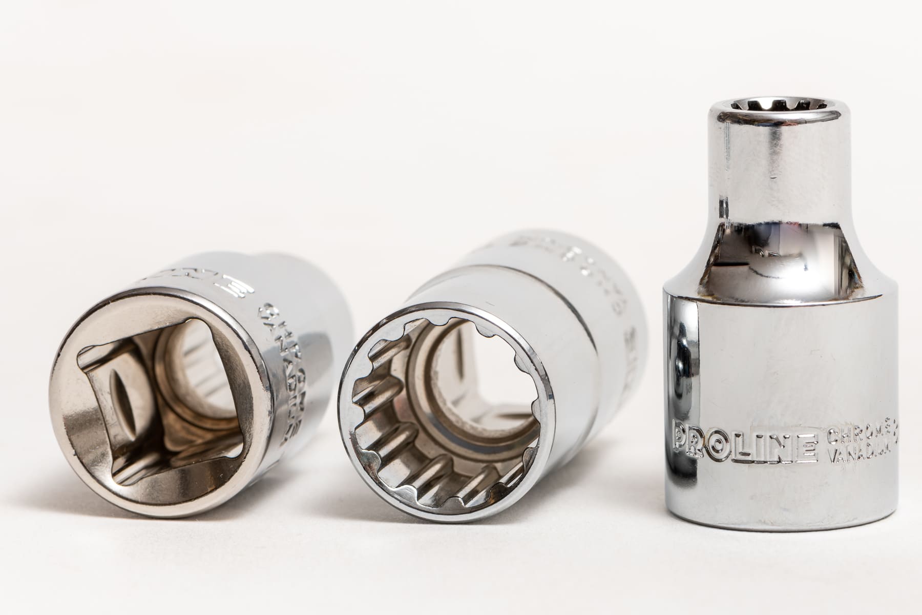 PROLINE TOOLS Hylsnyckelsats 17st med genomgående hylsor SPLINES, adapter 1/2, förlängare 77 mm, spärrskaft 72 kugg, Proline - 10